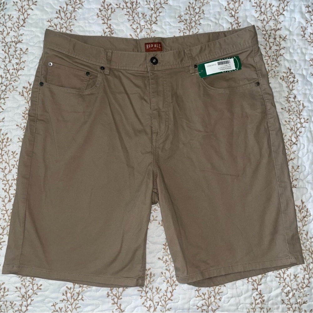 NWT Red Ale men’s chino shorts brown khaki flat front Size 36 cotton elastane